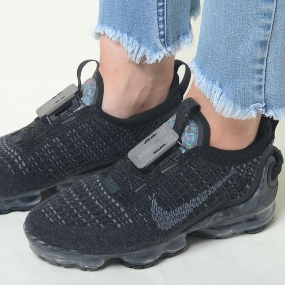 WOMEN'S NIKE AIR VAPORMAX 2021 FLYKNIT RUNNING SHOES - Picture 9 of 9